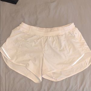 Lululemon Hotty Hot Low Rise Short Size 8